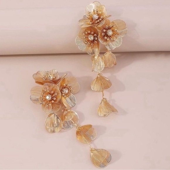 Zara Kate Middleton cascading floral earrings - Picture 5 of 7